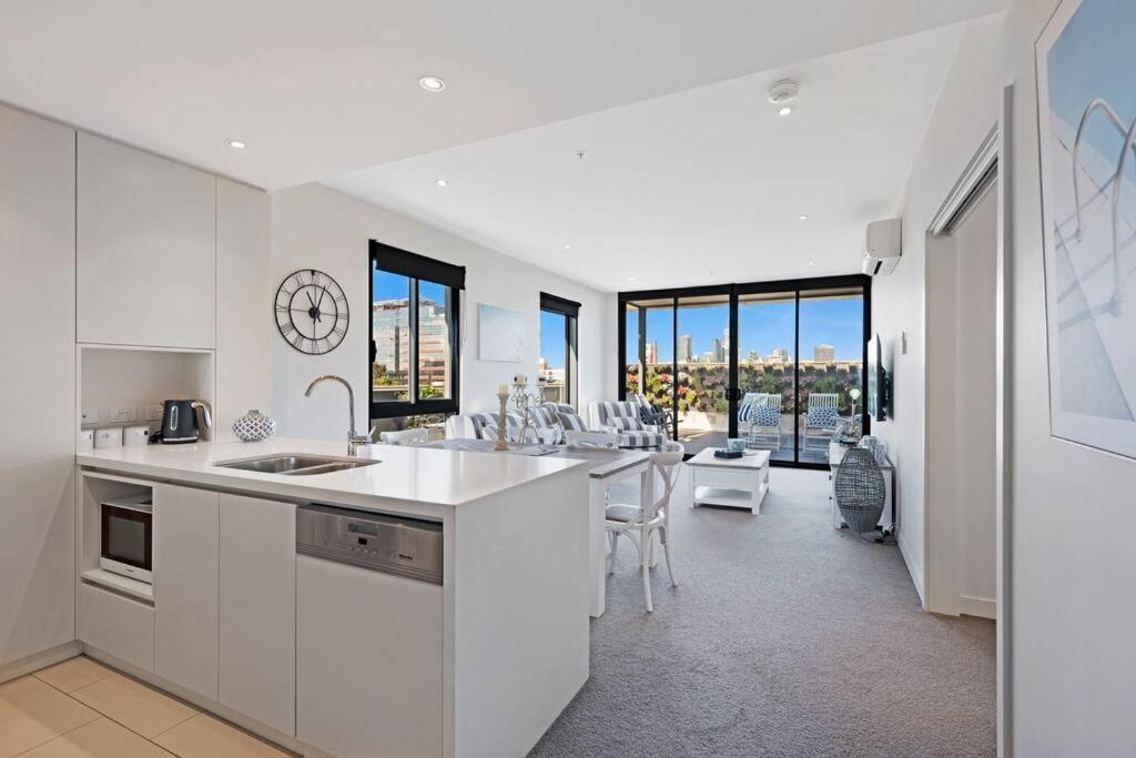 The Hamptons On Swan 00220 Apartment Melbourne